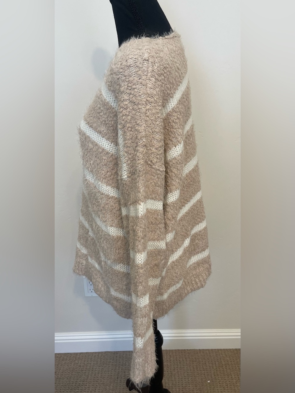Calvin Klein Women’s L Fuzzy Striped Oversized Pullover Sweater Beige Ivory - Picture 3 of 5